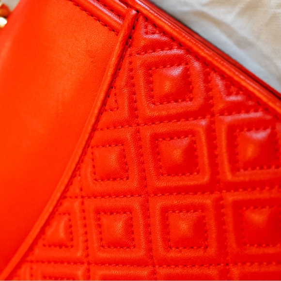 Tory Burch Fleming Convertible Shoulder Leather Bag in Brilliant Red - Picture 7 of 12